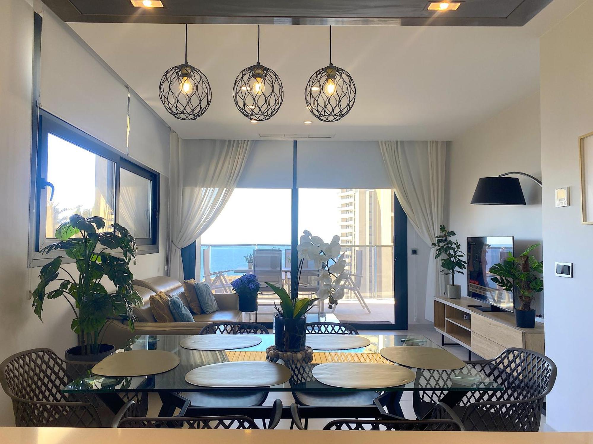 Lujoso Apartament Con Impresionantes Vistas Al Mar Бенидорм Екстериор снимка